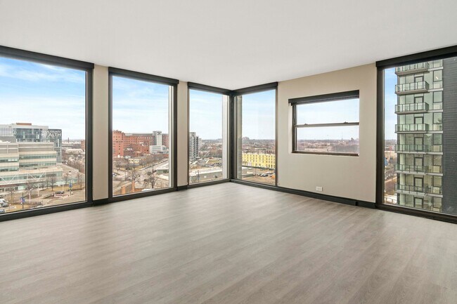 Photo - 1921 W Harrison St