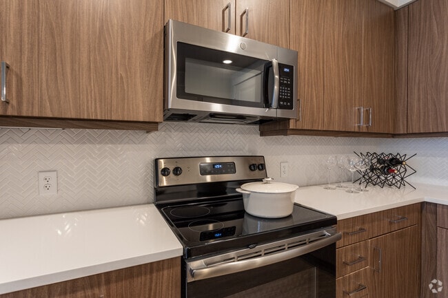 1BR, 1BA - 714 SF - Luxe at Mile High