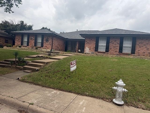 Photo - 2209 Woodcreek