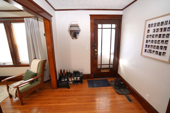 Photo - 15 Perthshire Rd Unit 1