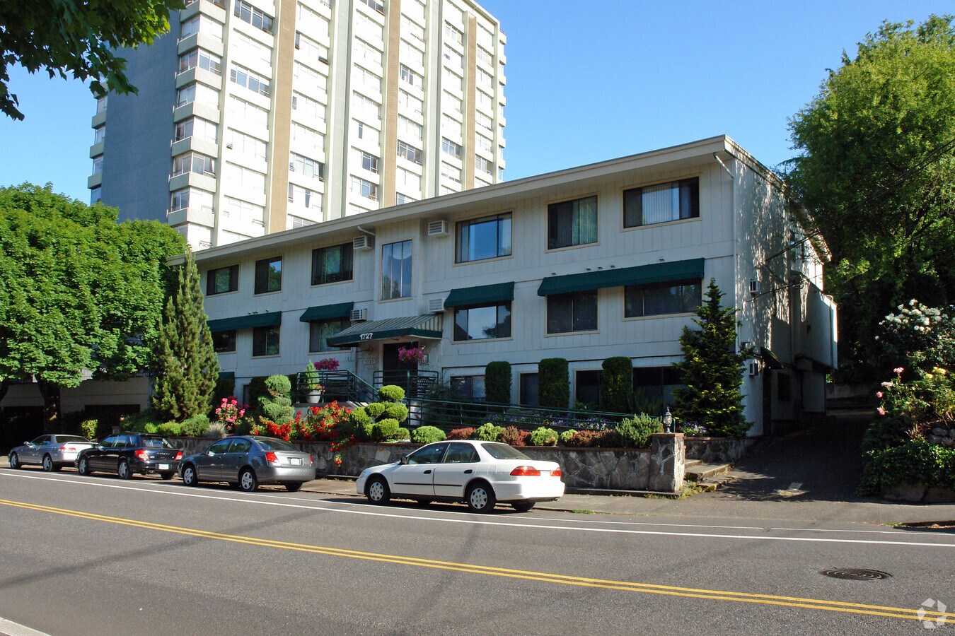 Photo - 1727 NE Multnomah St