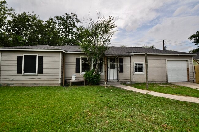 Photo - 7622 Darnay Dr