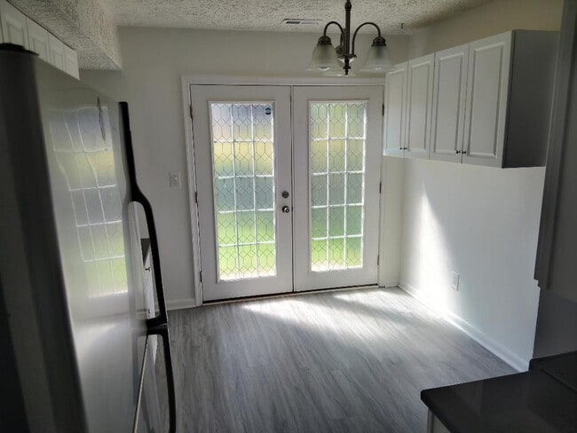 Photo - 300 Oakway Ct
