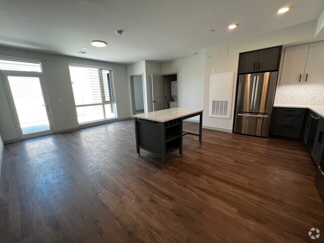 Building Photo - 82 Rugg Rd Rental