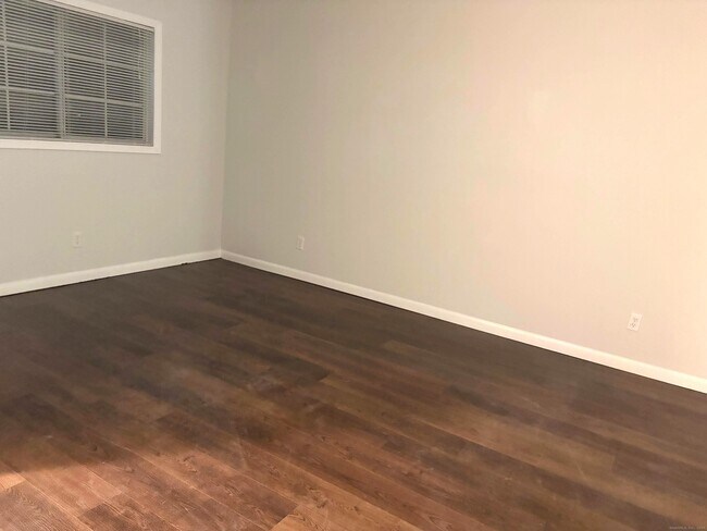 Photo - 9 Patricia Rd Unit E