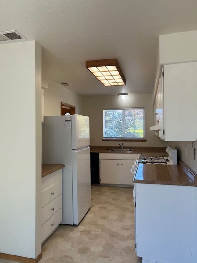 Photo - Cosigners okay =) 4 Large Bedrooms and 2 Full Baths ~ Small Pet Negotiable