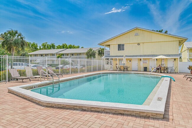 4633 Bayshore Dr