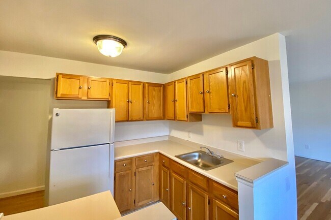 Kitchen - Jasontown II Apartments