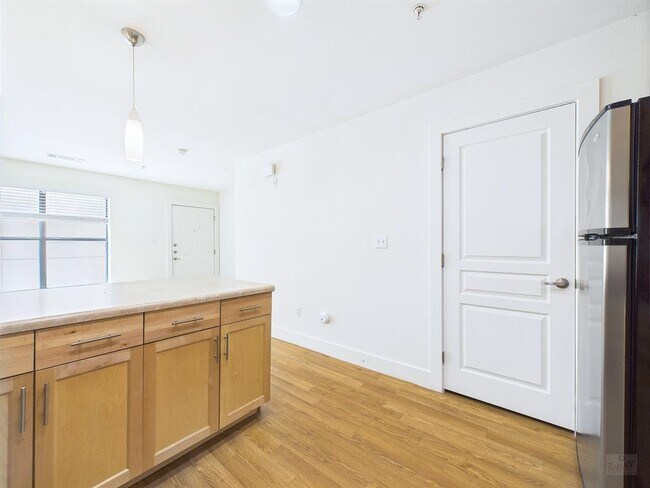 Photo - 711 W 32nd St Unidad 120