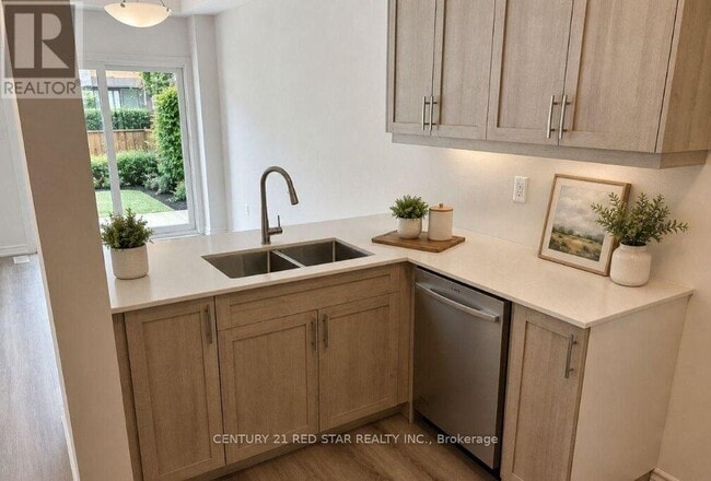 Photo - 461 Blackburn Dr
