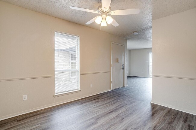 Photo - ASK ABOUT OUR HALF OFF FIRST MONTH'S RENT Unit 1635 Westridge