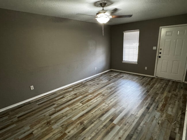 Building Photo - 501 Steven St Rental
