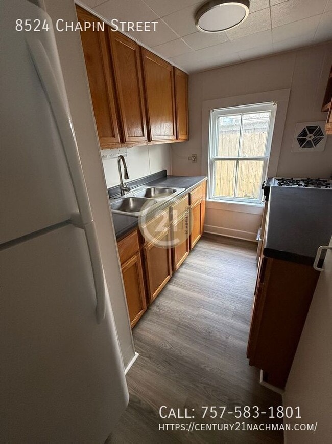 Photo - 8524 Chapin St
