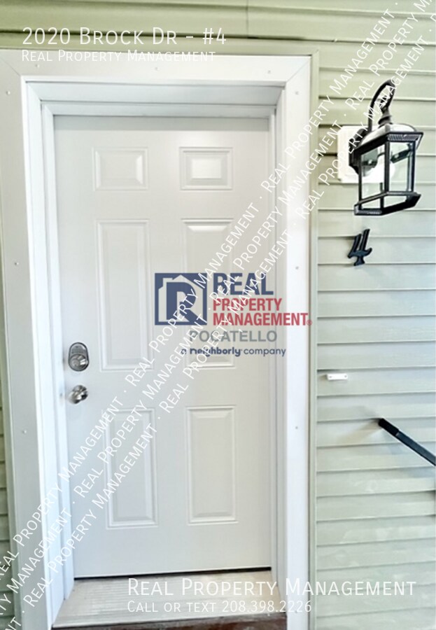 Photo - HOLIDAY MOVE IN SPECIAL - 3 Bedroom 1 Bath... Unit #4