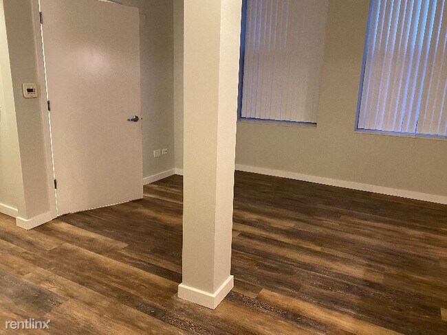 Photo - 20-4 N Wabash Ave