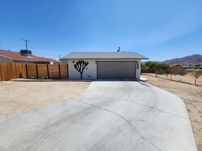 Fully Furnished 3 Bedroom Home - Fully Furnished 3 Bedroom Home