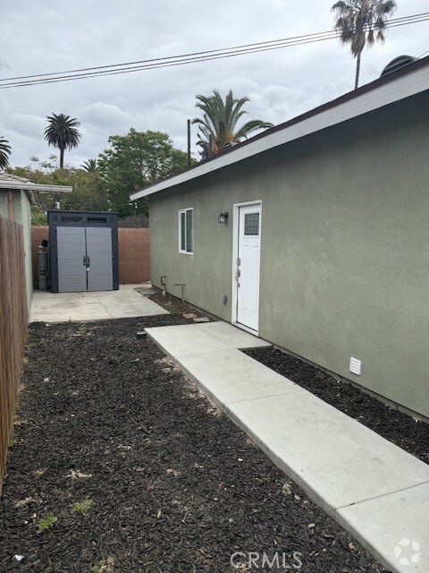 Building Photo - 670 E 67th St Rental