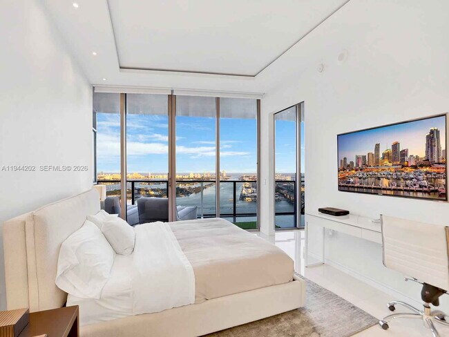 Photo - Biscayne Boulevard, Miami, FL 33132 - 3 BR 2.5 BA condo Unidad 4001