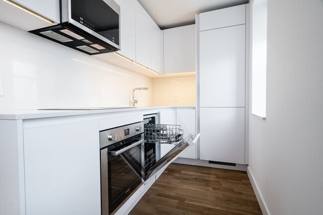 Building Photo - 1001 O'Connor Dr Unit 301