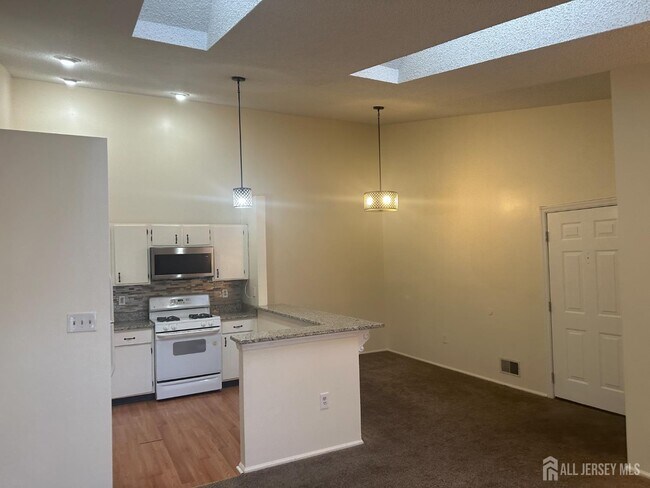 Photo - 450 Northam Dr