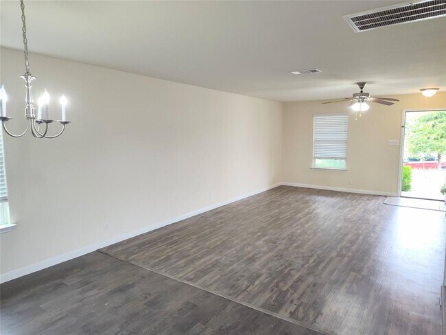 103 Hawkins Ct