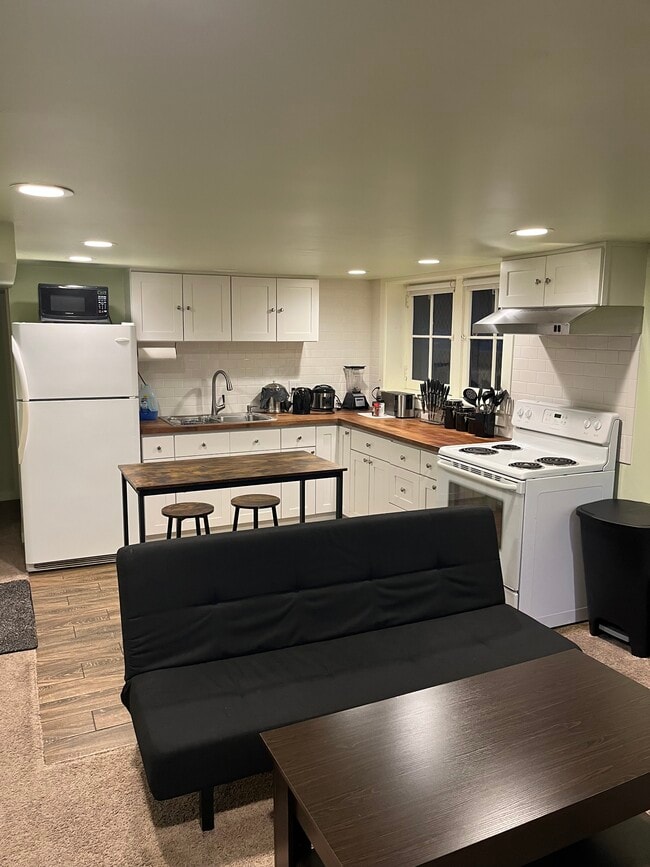 Building Photo - 3622 37th Ave S Unit B