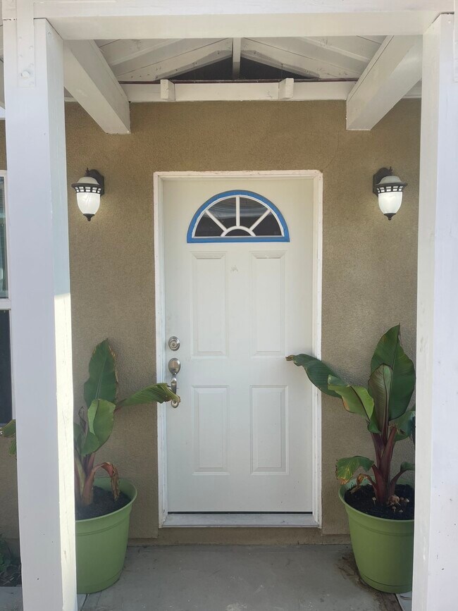 Entrance-Patio2 - 15635 Curtis Ave