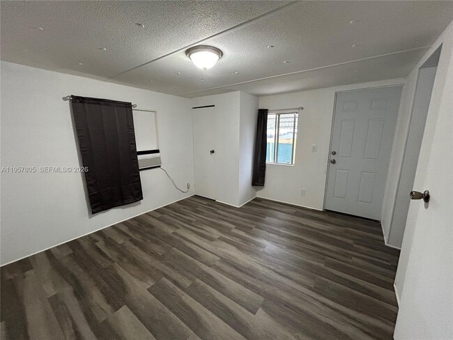 Building Photo - 11942 N Branch Rd Unit C