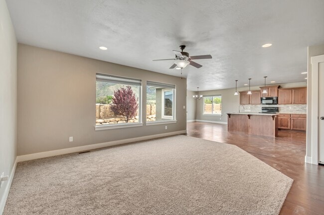 Photo - 15 S 900th E