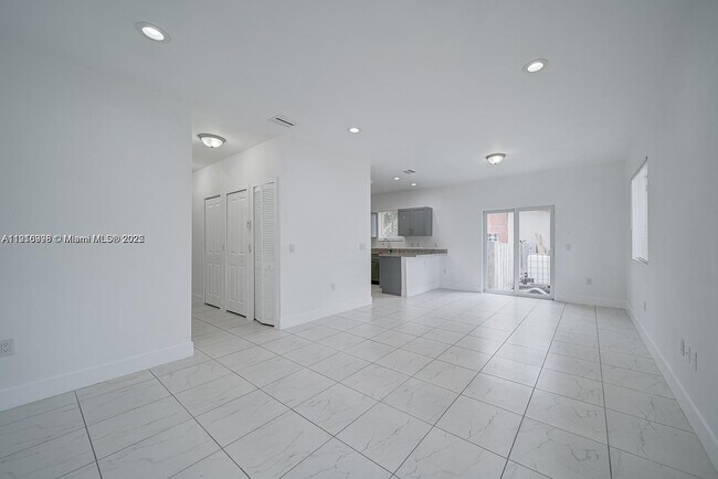 Photo - 14708 NE 7th Ave Unidad 14710