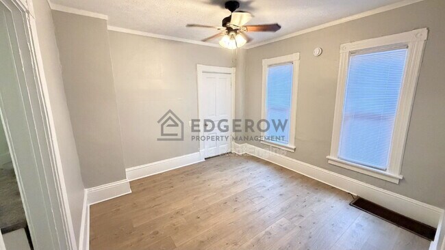 Photo - 635 Lafayette Ave NE