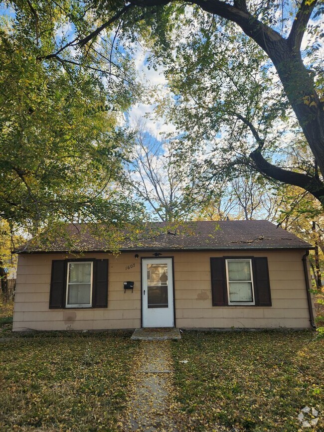 Building Photo - 2 Bedroom Single Family Home