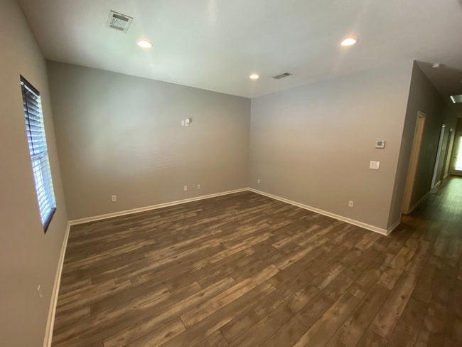 406 Shady Pk Cv