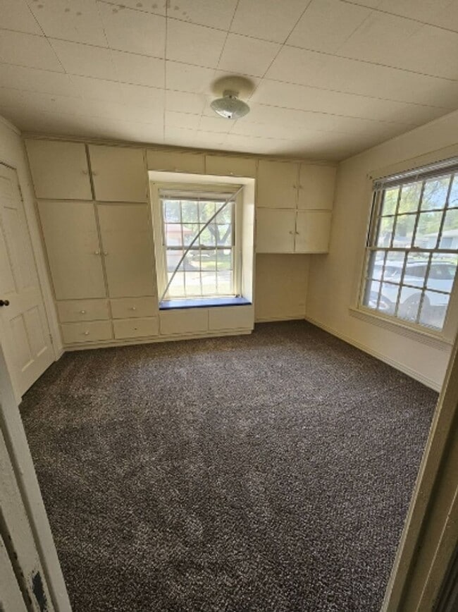 Building Photo - 2307 Holsum Cir