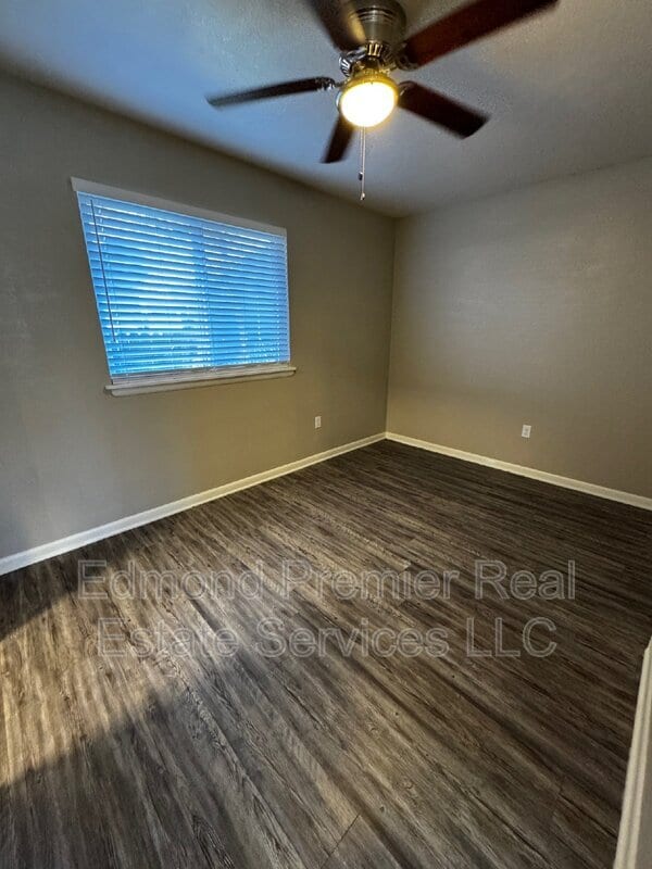 Photo - 205 E Hurd St