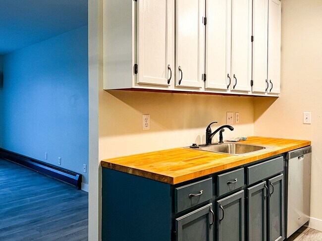 Photo - 2800 Hillsboro Ave N Unidad 1