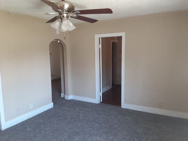 Building Photo - 419 W 14th St Unit 419