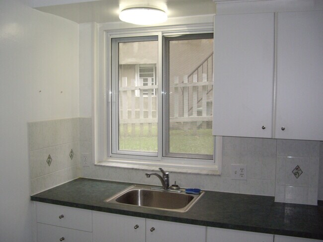 Photo - 6245 Av Lennox Unité A