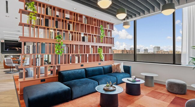 Photo - 7890 N Kingsbury St Unidad 1103