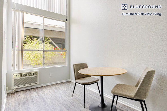 Photo - 641 Gayley Ave Unidad FL2-ID1331