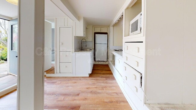 Building Photo - 489 Laurel Ave Unit D