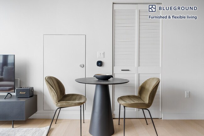 Photo - 30 Otis St Unidad FL17-ID1374