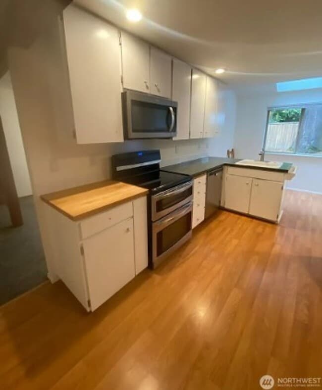 Photo - 4Bd/2.5Ba Kirkland House