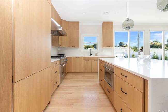 Photo - 950 Tasker Ln