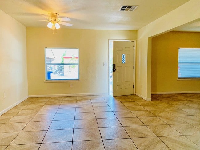 Photo - 408 Sycamore Way