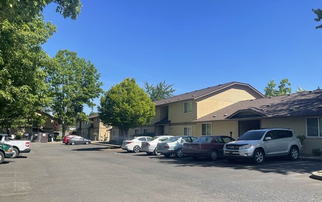 Photo - Rent Special: 1/2 Off June's Rent!! 1 bedroom 1 bath second level unit! Unidad 3106-20
