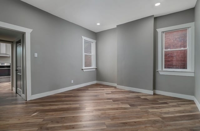 Building Photo - 4916 Winona Ave Unit 2east Rental