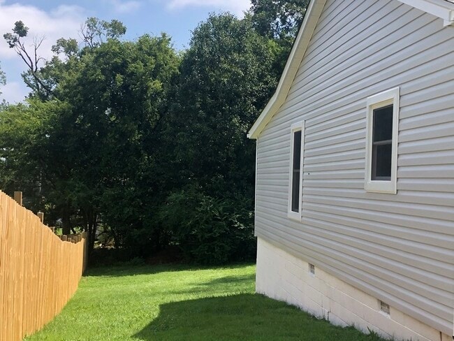 Photo - 126 Eden St NW