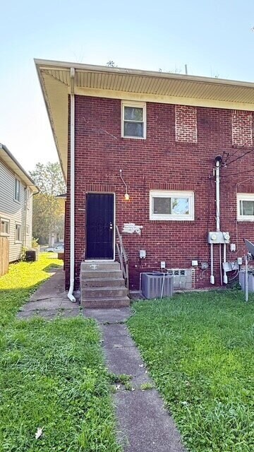 33RD & COLLEGE AREA - 3 BEDROOM 2 BATH HALF DUPLEX AVAILABLE NOW!