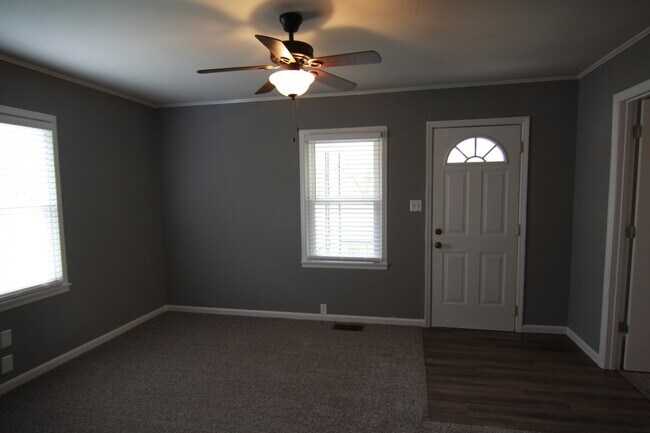 Photo - 2 Bedroom Pet Friendly Home For Rent!